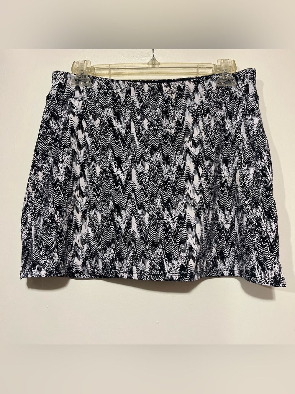 Tranquility by Colorado Clothing Black & White Mini Skort